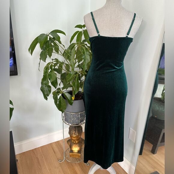 Emerald Green Velvet Mid-Length Spaghetti Strap Slit Cocktail Dress size 4 - Picture 4 of 10